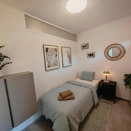 Visteria House With Free Parking Apartmán *