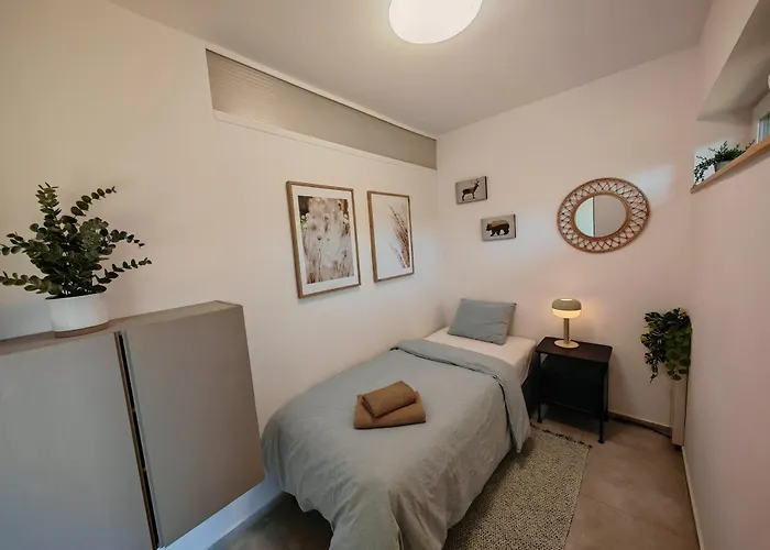 Visteria House With Free Parking Apartament *